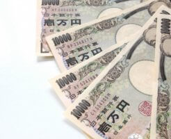 並べられた1万円札